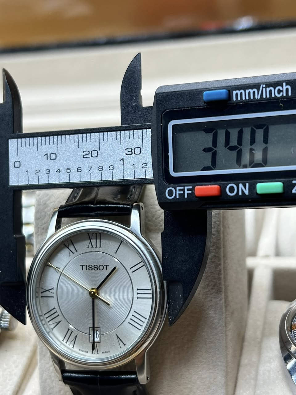 سلام عليكم
ساعة تيسوت سويسري اصلي
بطارية كوارتز
منفذ شهري 
ارقام روماني
قطر 34 
سير و بك مستبدل التاج معلم تيسوت

السعر والحجز خاص فضلا وليس امراً
او على واتساب ***********
