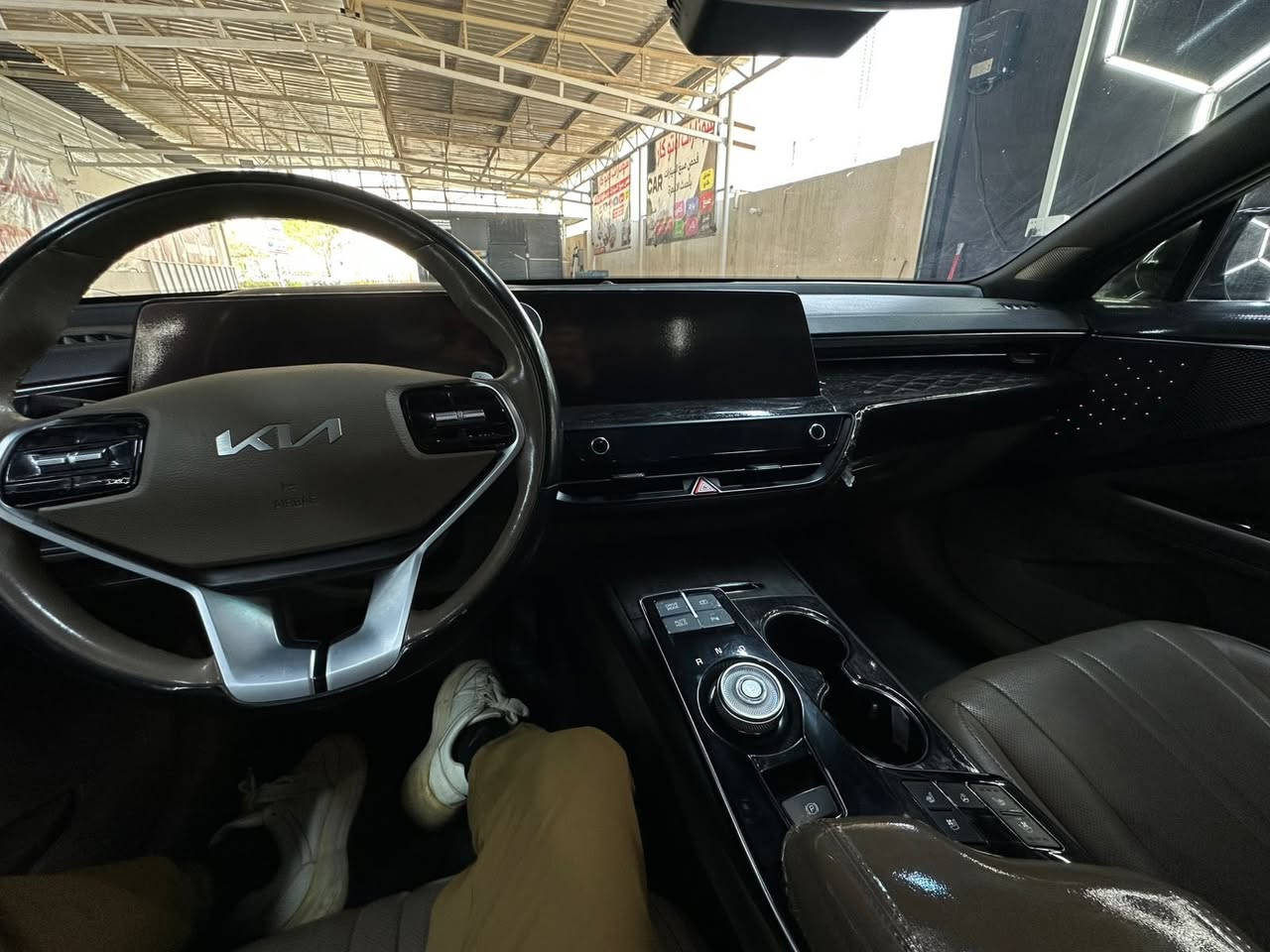 سلام عليكم لبيع K8  موديل ٢٠٢٣ بيها جامرلغ نفس لون و بنيد صبغ هايبرد و بانزين سياره ماشيه ٦٤ الف كيلو سعرها ٢٠٠$ شدين 
رقمي ***********
