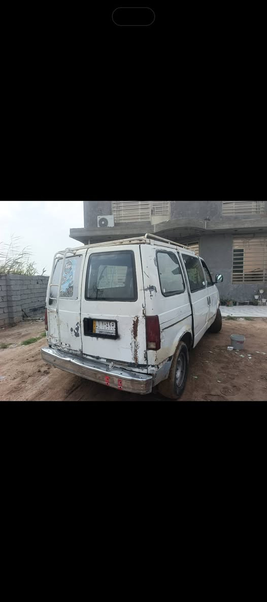 سلام عليكم فان استرو شوفر للبيع أو مراوس موديل 91 محور ونجي 6سلندر   رقم كربلاء  عنواني بغداد السعر 20وبيه مجال وترهم مراوس.  ***********
