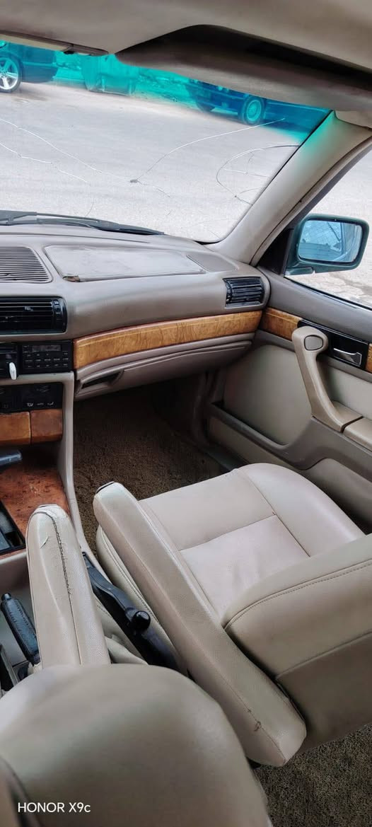 @الجميع  بي ام دبليو موديل 1993
حجم 740اصل 8سلندر 40بيع مستعجل السياره جاهزه مجهزه من كير ومكينه وحداديه وتبريد كله مكفوال غرفه شكره كهرباء السياره وارد ياباني بلا فتحه بجم عريض السياره ماناقصه شي مكفوال من كلشي السياره صبغ جماليه بس بلا حادث مكان السياره نجف بيع فقط مكلف بل نشر اتواصل عل رقم *********** سعر 50$وبيه مجال
