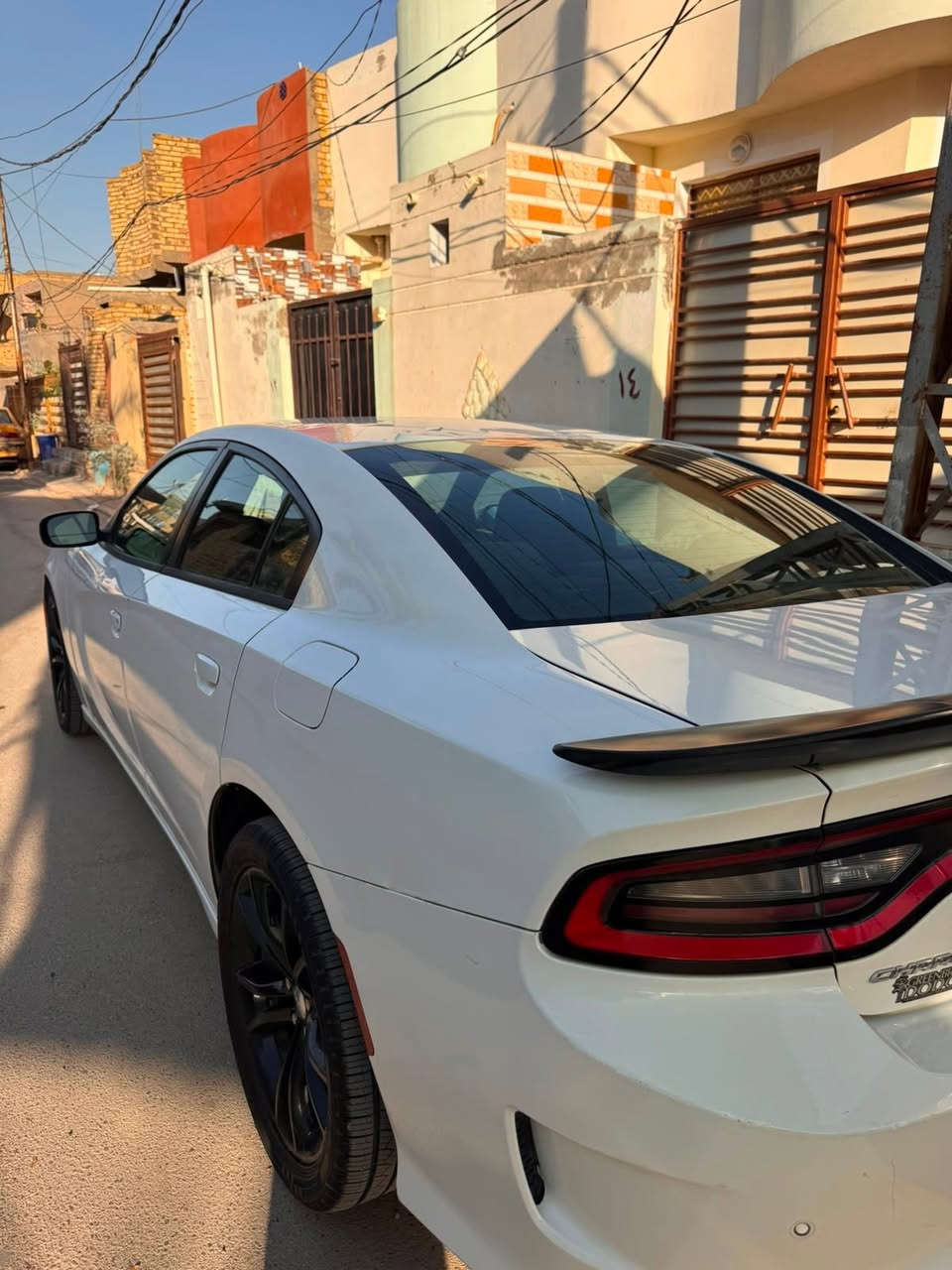 السلام عليكم
جارجر sxt موديل 2016 
لون ابيض ماشية 111 الف مايل المواصفات معروفة ومثل ماشوف كدامك بالصور 
حادثه بيبان ثنين مبدلات ومصبوغات والجوملغ الامامي مصلح نفسه ومصبوغ والجوملغ الخلفي مابي شي بس مصبوغ شويه منه ملاون وي البيبان
السيارة رقم بغداد الجديد بسمي مداور ثاني يوم
السعر  175 وبيهة مجال
مكان السيارة بالديوانية 
*********** اتصل وبيك خير وتدلل
