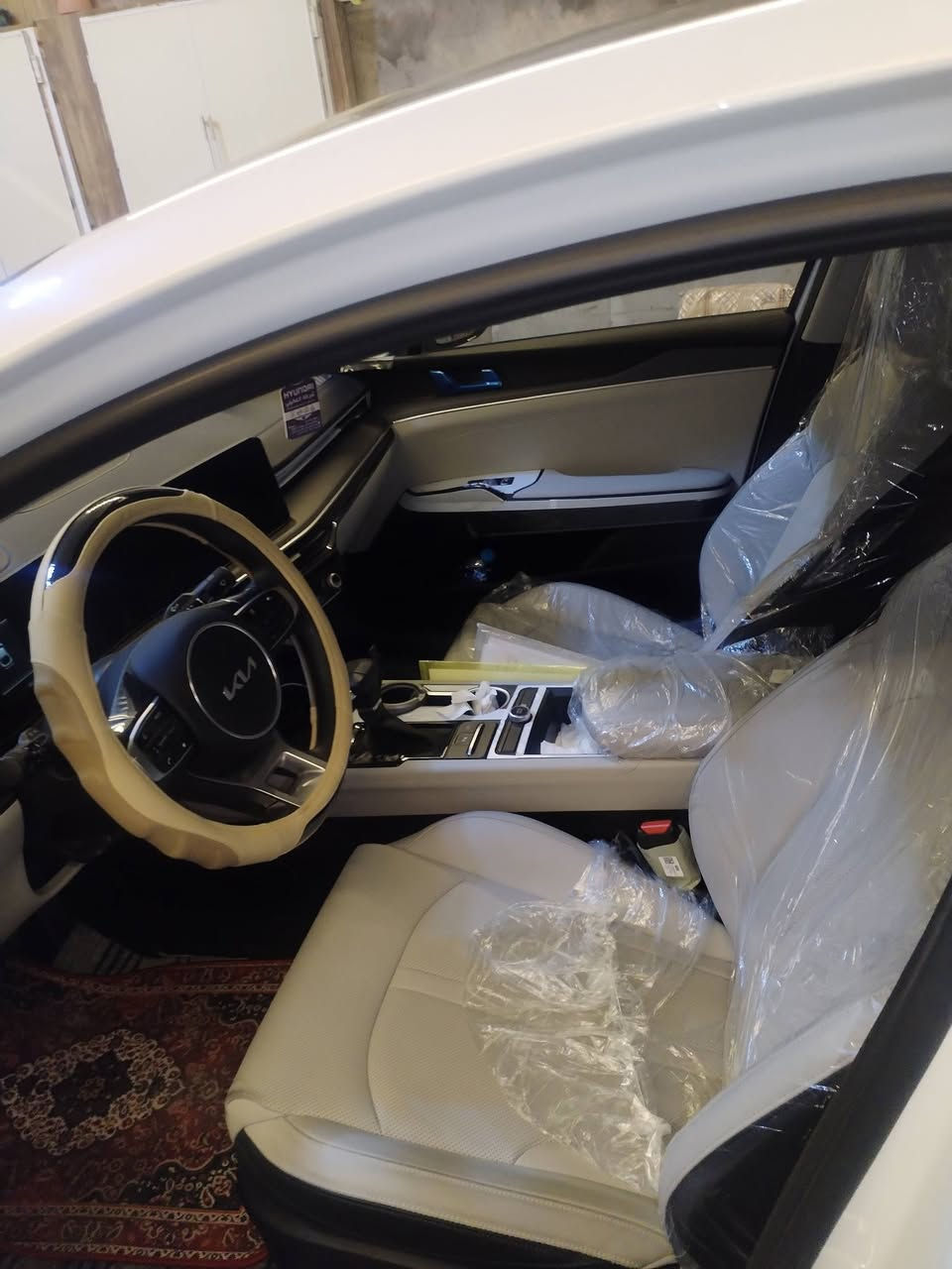 سلام عليكم.. كيا k5 للبيع موديل 2026 ماشيه 850 كم زيرو ام الضمان 5 سنوات و تبديل دهن 3 سنوات بانوراما تشغيل عن بعد كشنات جلد قبل شهر طلعتها من شركة كيا الدوليه. رقم بصره بأسمي شهداء بدون قاصرين تأخذ وكاله السعر 245 ورقه و بيها مجال ان شاء الله للتواصل *********** بيه وات ساب
