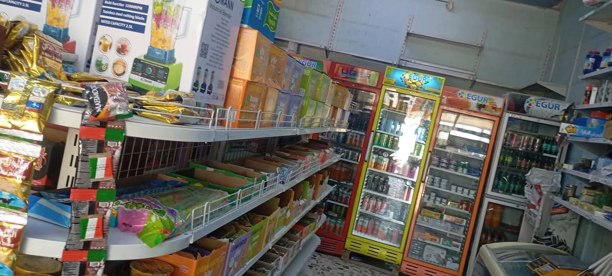 اسواق للبيع المكان كربلاء قرب جامعه كربلاء عدم التفرغ  عامود 130الاستفسار***********
برادات عدد6
مجمدات عدد4
براد البان عدد1
ام برده حجم الكبيرعدد1
منظومه كاميرات بيها
مستعجل عل بيع@
