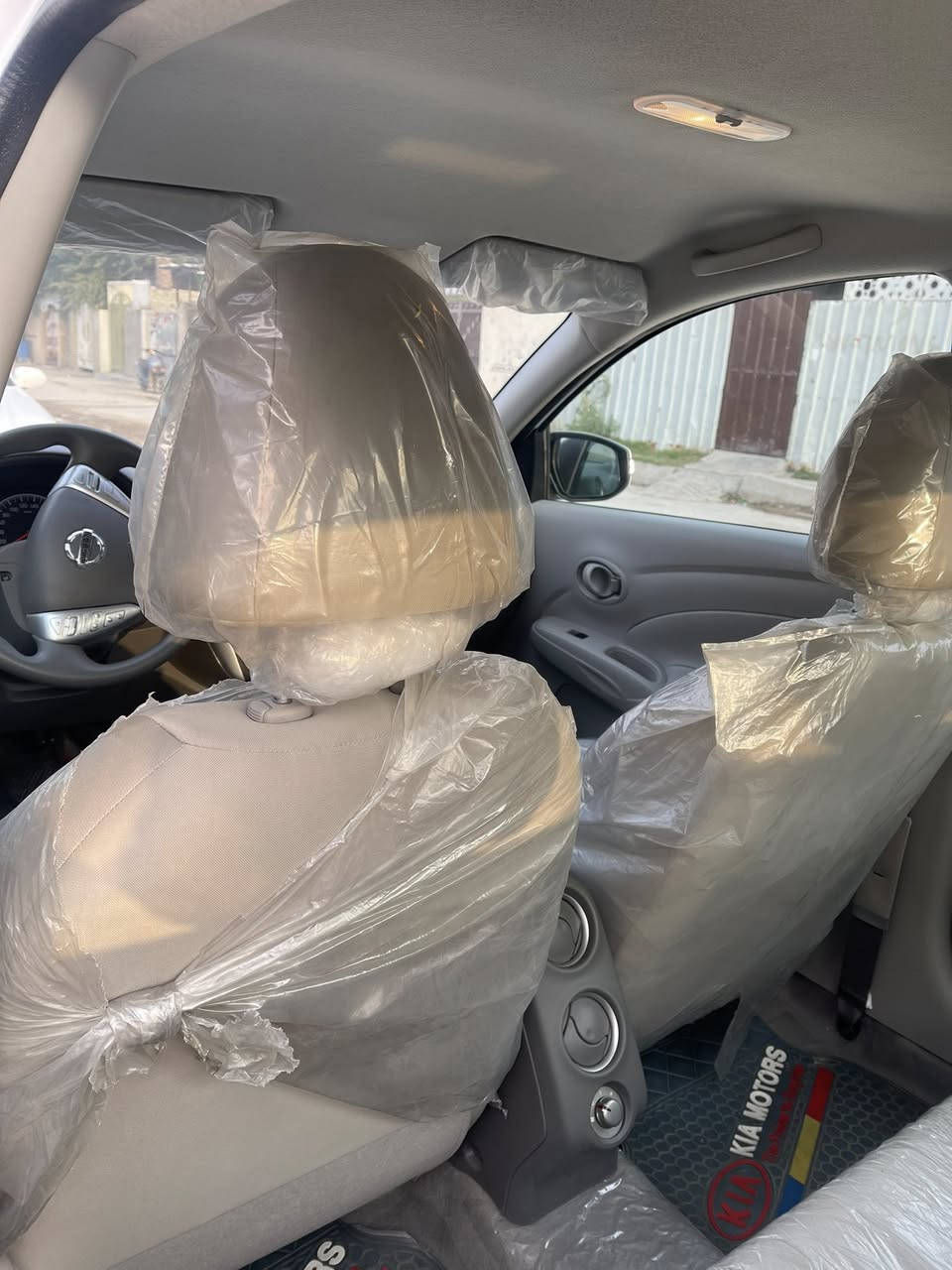 السلام عليكم نيسان سني مصري السيارة جديدة بعدها زيرو ماشية ١٧٠٠ كفالة عامه السعر ١٣٠ مكاني بغداد م الصدر 
للاستفسار ***********
