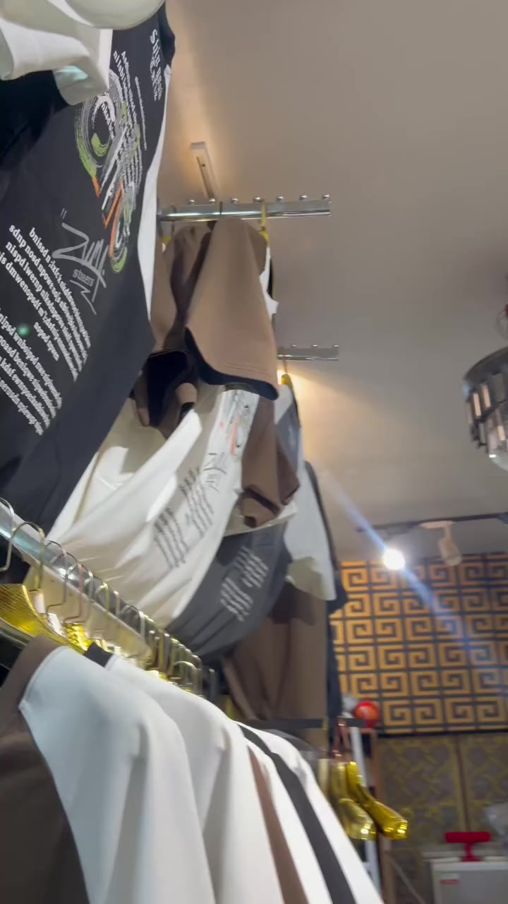 خلي حضورك يتكلم عنك.. الأناقة تبدأ بلمسة وحدة! جولة سريعة (فرة) داخل المحل كافية تخليك تعرف ليش إحنا الرقم الصعب. بضاعتنا مو مجرد قطع، هي قصة ذوق وتفاصيل تخليك بالواجهة دائماً.
​خامات درجة أولى (VIP).
​تصاميم تليق بمقامك.
​سعر ينافس الكل.

عنوان المحل بغداد الكريعات مقابل مطعم البلام فوك صيدلية دهاليك


**إذا كنت صاحب هذا الإعلان وتريد حذفه لأي سبب، رجاءا أرسل رسالة إلى الدعم الفني**