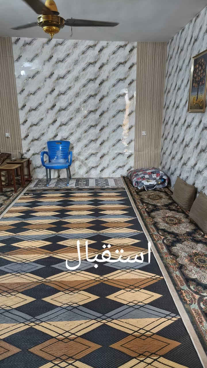 🏠 دار للبيع في مدينة الصدر (الحميدية) !
تفاصيل العقار:
المساحة: 200 متر مربع.
عدد الطوابق: طابقين (بناء وتصميم مريح).
🔹 تقسيم الطابق الأول:
كراج سيارة واسع.
غرفة استقبال للضيوف.
صالة داخلية للمعيشة.
مطبخ.
غرف نوم عدد (2).
حمام مشترك.
منور عدد (2) لتوفر إضاءة وتهوية ممتازة للبيت.
🔹 تقسيم الطابق الثاني:
صالة إضافية.
غرف نوم عدد (2).
سطح واسع.
📍 الموقع:
مدينة الصدر - **الحميدية (مجاور الطاقة)**، موقع مخدم وقريب من الخدمات.
علما جميع الدار مبني طابوق ومسلح
💰 السعر:
95 مليون دينار عراقي (وبيها مجال بسيط للشراي المعتمد).
📞 للاستفسار ومعاينة البيت:
الرجاء الاتصال على الرقم: [***********] أو المراسلة عبر الواتساب.
