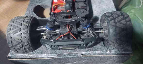 للبيع ٣ قطع احترافية شغالات بس يرادلهن شوية ترتيب السعر 45 الف
