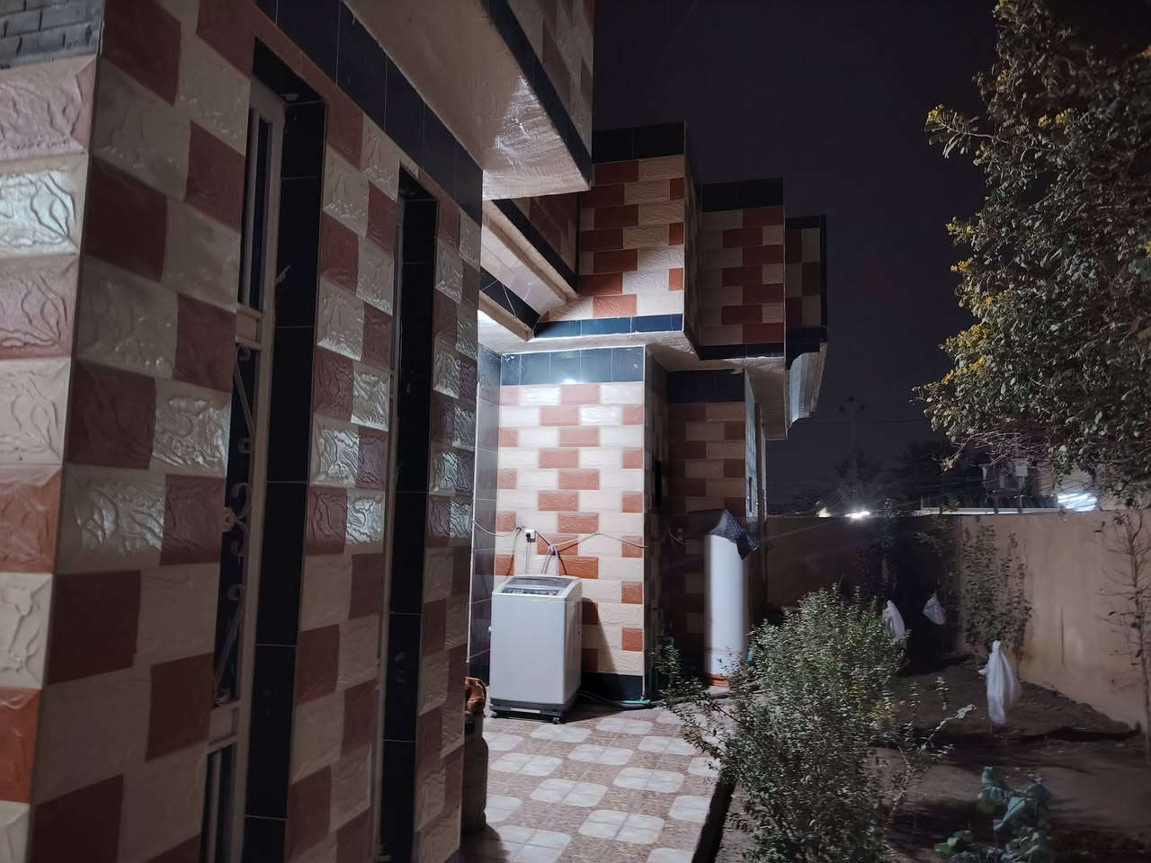 السلام عليكم مرخصت الادمن مكلف بالنشر بيت اللبيع المكان طريق السيد أبراهيم ع بالبداية عالتبليط المساحه 240 //***********ابو جواد
