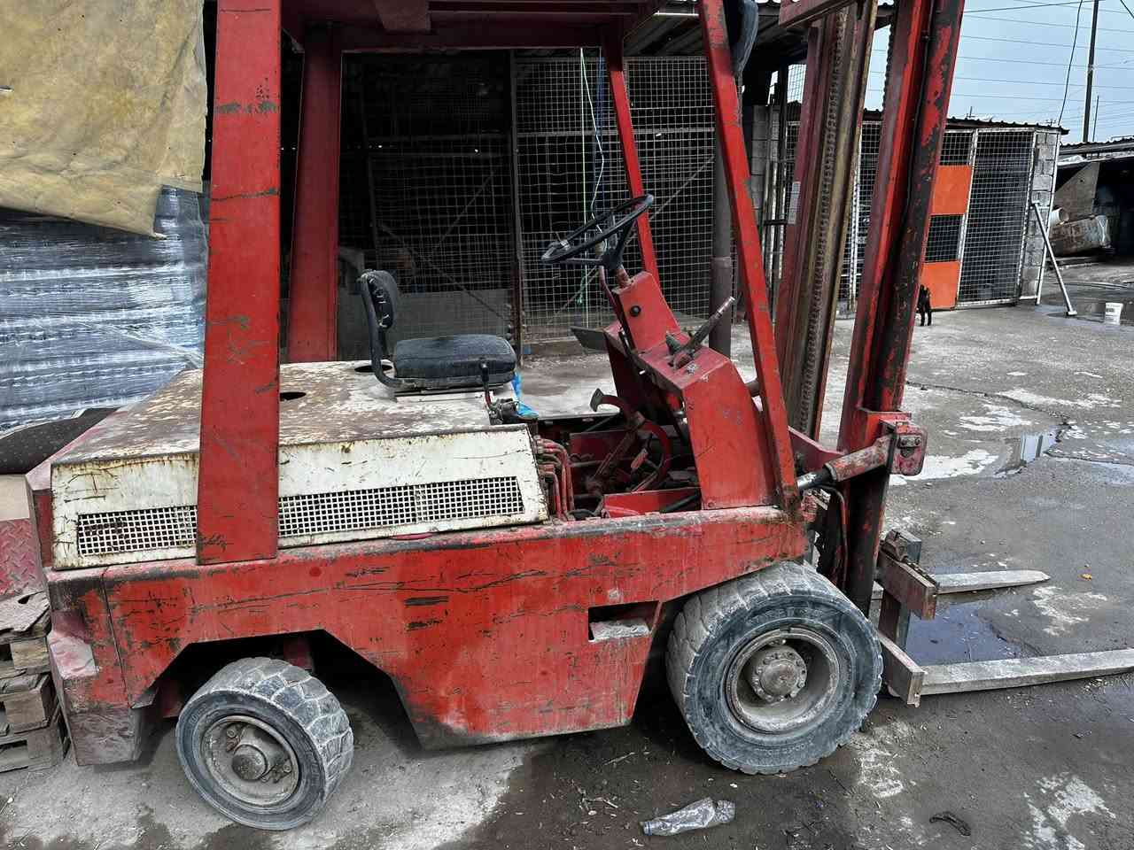 رافعه فرنسيه موديل 81شغاله بس بريك مابيه مكينه مكفوله كله شغال حركتين سعره 25ورقه***********
