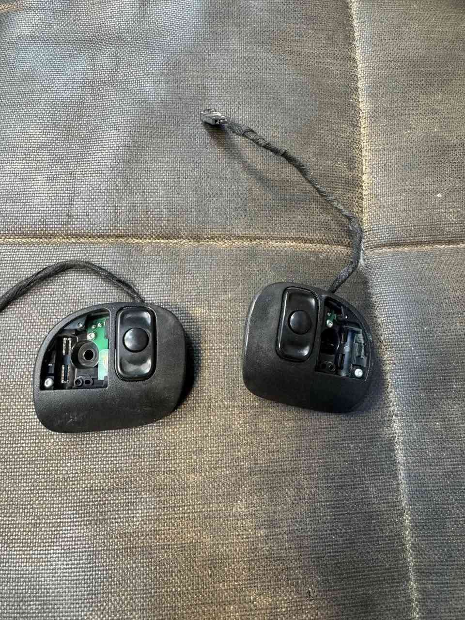 السلام عليكم غراض جارجر للبيع  تحكمات ستيرن بلاديات شغاله فورل يدة گير جارجر من موديل 15 وفوگ حساس صالنصه الي بجهة السايق مع تحكمات راديو اخوان قيم واخذ مااحتاجهن جوه السوگ بس لتكسر بيهن هوايه *********** واتس اب وشكراً
