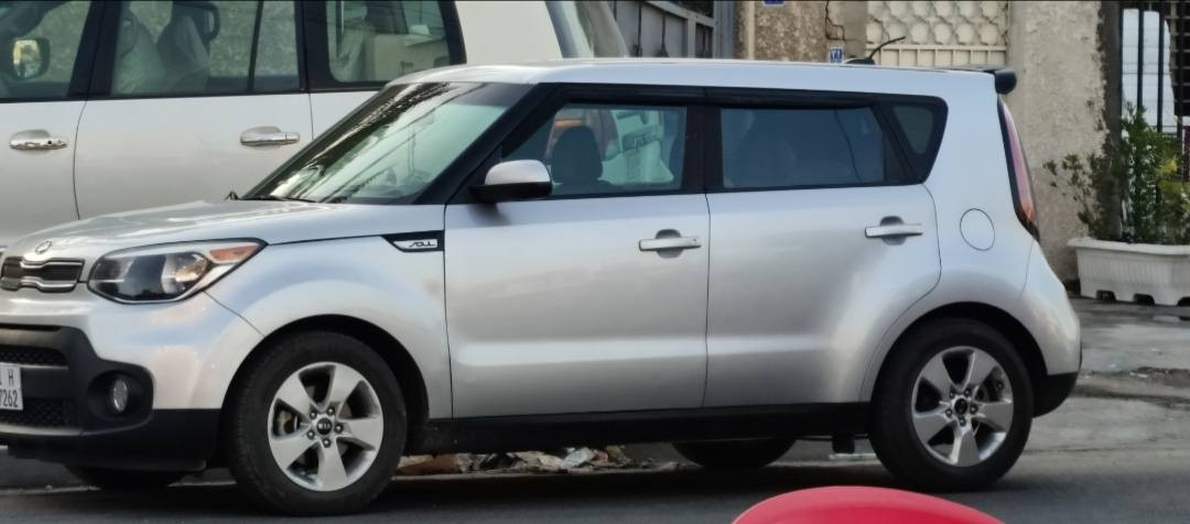 كيا صول موديل 2018 امريكي حادث بنيد مبدل بدون دواخل جاملغ بارد فقط سونار موجود تبريد تدفئه شغال ماشيه 74 ميل السياره خير من الله  السعر 119
*********** بغداد, العراق
