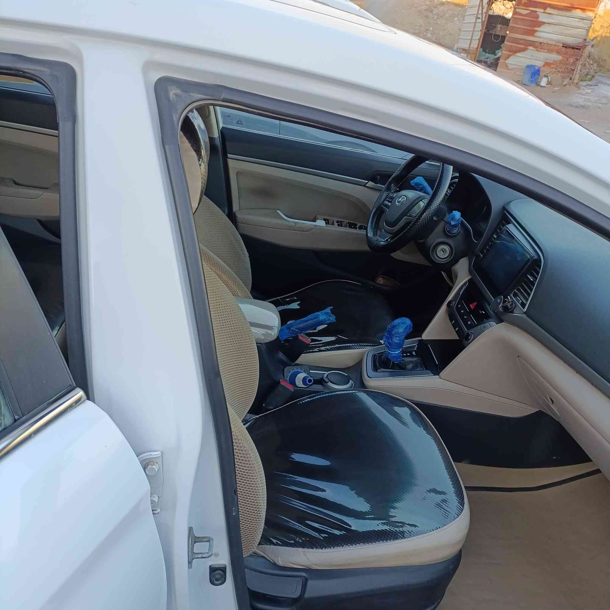 السلام عليكم النترا موديل 2017 رقم بابل الجديد بسمي وارد خليجي كفاله عامه عده بارد بل اباب وصبغ بل حافه مال صندوق  السياره فول مواصفات فتحه سقف شاشه وكامره حساسات أمامية وخلفية مانع انزلاق تحكم استيرن اشاير بل مرايه مرايات شفط دواخل لونين وباقي المواصفات المعروفة محرك 2000 دوشه السياره جاهزه مكينه كير حداديه تخم تاير تبريد قطعتين السياره جاهزه  مكاني ناصريه سوق الشيوخ  السعر 145 وبيها مجال للشراي للاستفسار الاتصال على ***********    ***********
