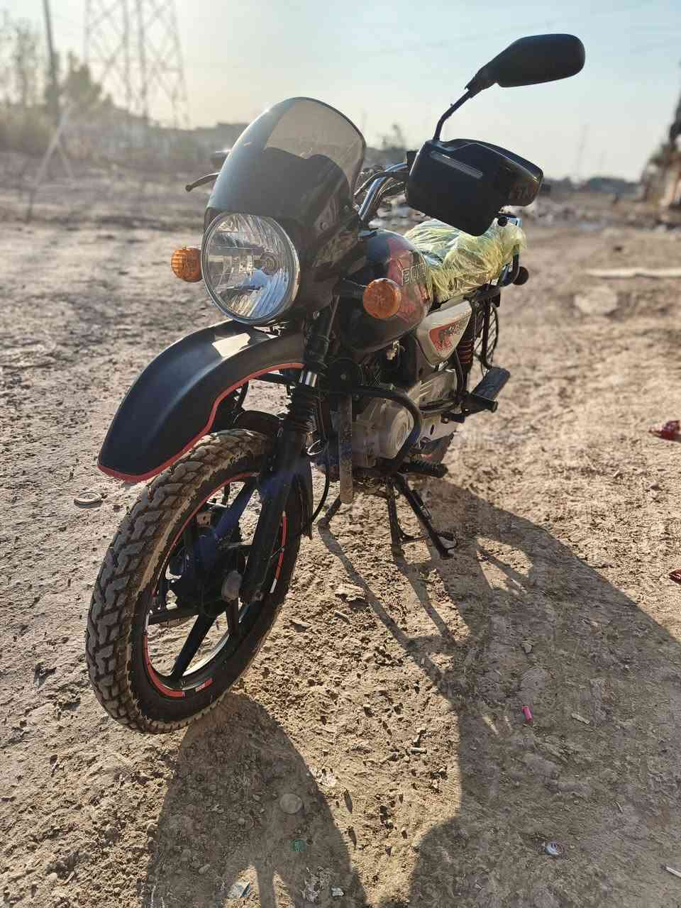 سلام عليكم.  دراجه. بوكسر. جبلي   موديل 2022. مكفوله  كفاله عامه. تخم تاير جديد. أوراق اصوليه  شرط ترقيم.   مكينه مكفوله.  سعر 1350 بيه مجال بصيط  مكاني بغداد نهر ان   رقم هاتف ***********
