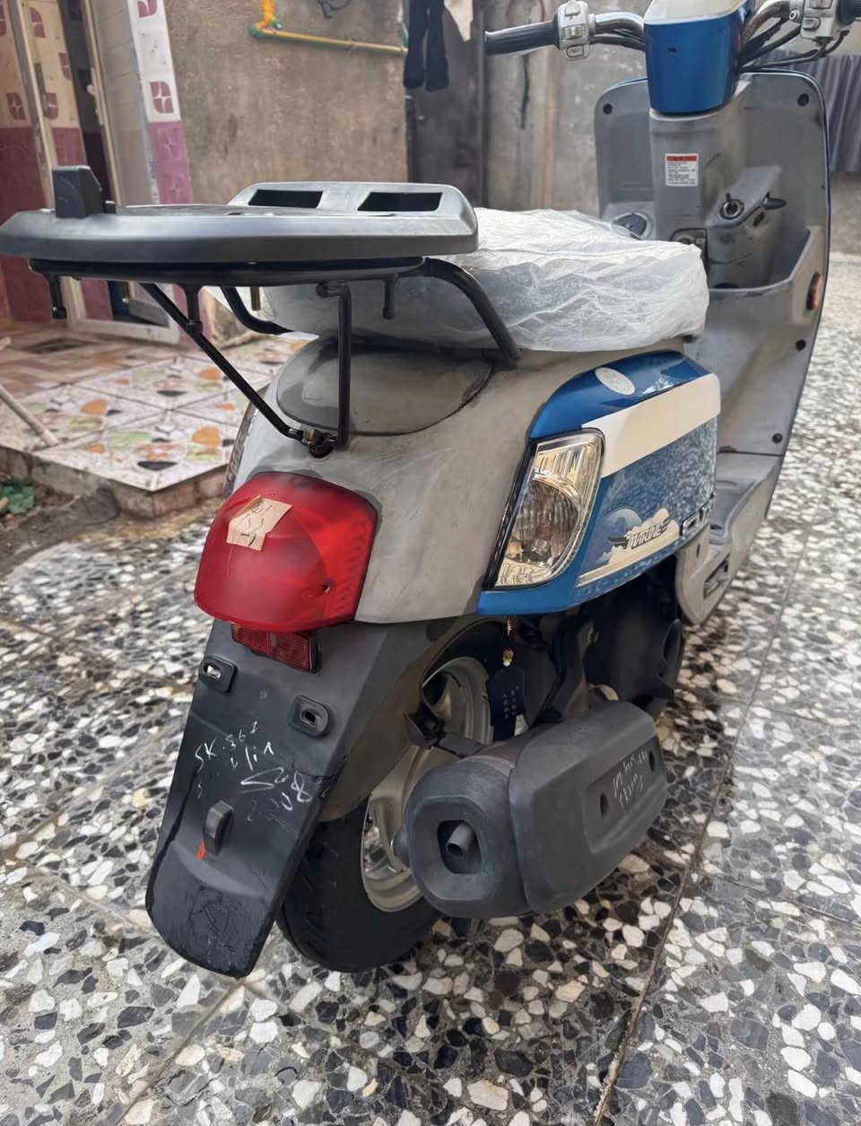 بوليس نوزل مسطره مديل 2012 فول نضافه كفاله عامه ختم واحد قبل فتره طالعه من الرمبه وصله موجود وكلشي اصلي وشغال مابيه اي نقوصات تجي تفحص يله تاخذه السعر مليون و 150 وبيه مجال الرقم للتصال 
***********
