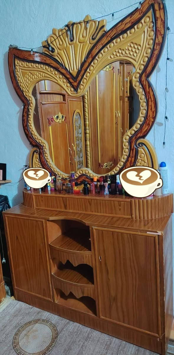 مرحبا حبايب 
غرفة نوم كامله للبيع 
السعر 850 وبيه مجال


**إذا كنت صاحب هذا الإعلان وتريد حذفه لأي سبب، رجاءا أرسل رسالة إلى الدعم الفني**