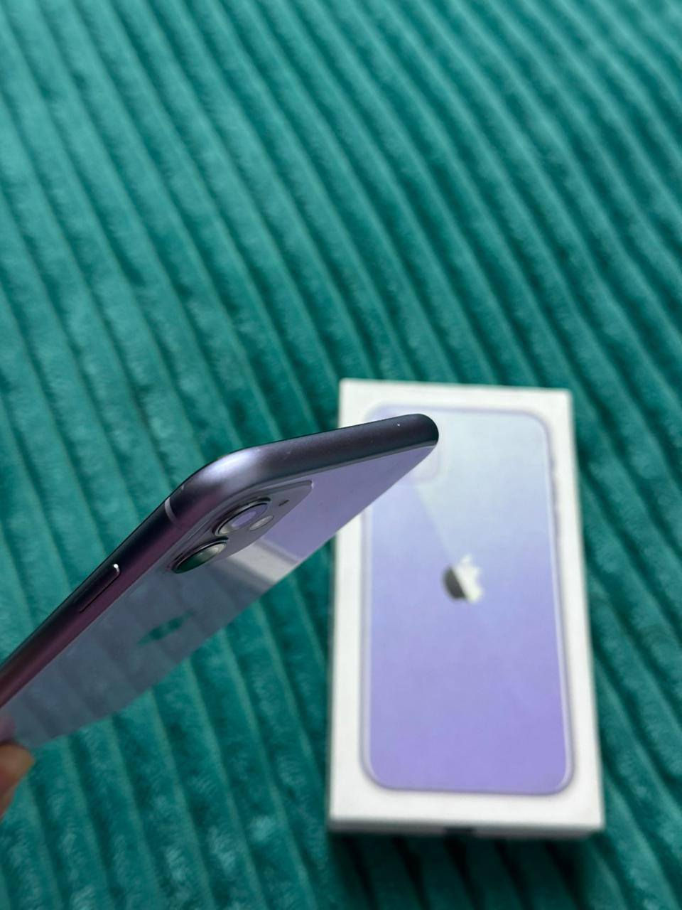 � للبيع iPhone 11 عادي – نظيف جداً
• اللون: بنفسجي
 • الذاكرة: 128GB
 • البطارية: 72%
 • الجهاز نظيف كلش
 • كلشي بي يشتغل 100%
 • استخدام شخصي
 • غير مفتوح ولا مبدّل
 • لا كسور ولا مشاكل 
     •تجي وياه كارتونتة
للاستفسار الرقم: ***********
