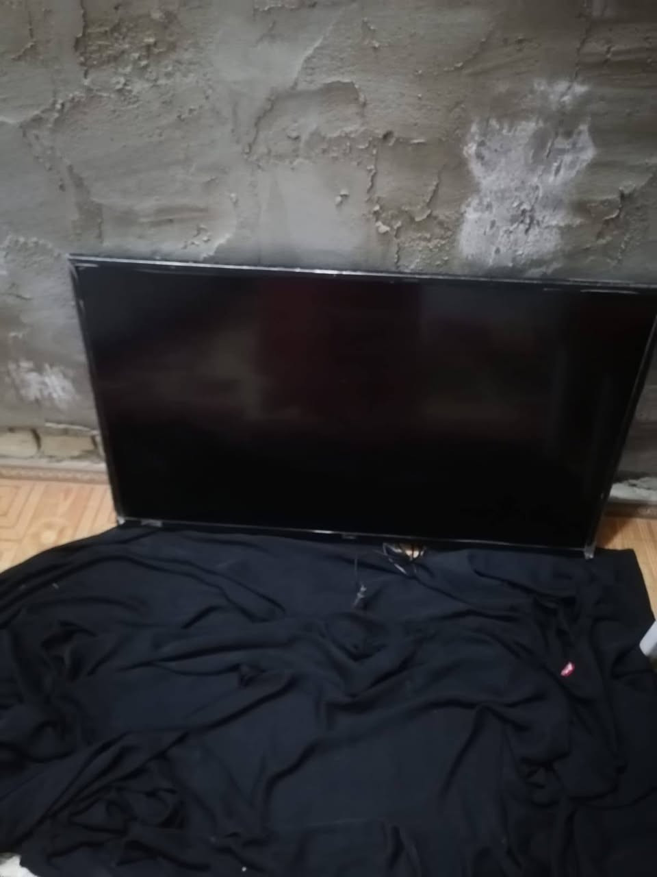 ابلازمه نوعيتها جبسون سعرها ١٠٠او نضيفه أو جهاز جري سعره ٢٥٠ أو بيه مجال الاستفسار على هاذا الرقم ***********
