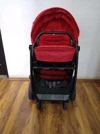 عربانة أطفال ماركة joie نظيفة جدا مع غطا مطري، سهلة الطي والتنقل جدا و...