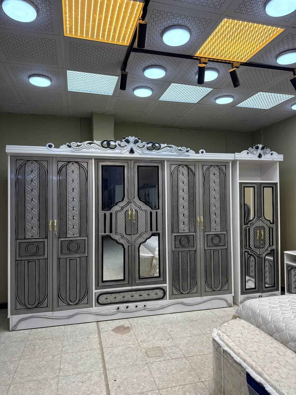 السعر // مليون فقط 😍

🔅تفاصيل الغرفة المرمري  ....

 خارج ٤ملم ام دي اف 🔺
وداخل معاكس ٣ملم 
صبغ حراري  درجة اولى 

عدد القطع  ٧ قطع 😍
🔺1 //جرباية  قياس  ١٦٠ × ٢٠٠ 
🔺//ميز جانبي ايسر قياس ٥٠
🔺2// وميز  جانبي  قياس ٥٠
🔺3// زاوية ارتفاع مترين عرض ٨٠
🔺4// وميز بلازمه  
🔺5//وميز مراية ارتفاع مترين عرض ١٢٠
🔺6// وكنتور ٦ باب  ارتفاع مترين و١٥ طول ٣ متر و١٥

القطعه الثامنة حسب الطلب شازلون
سعرها ٥٠ الف ❤️

(توصيل مجاني مركز بغداد )
التوصيل يشمل الشد مجاني 🔥
(اطراف ٥٠)
باقي المحافضات حسب البعد
شازلون سعرها ٥٠ الف
شازلون مخزن ٧٥ الف

مرايه قيافه هديه


**إذا كنت صاحب هذا الإعلان وتريد حذفه لأي سبب، رجاءا أرسل رسالة إلى الدعم الفني**