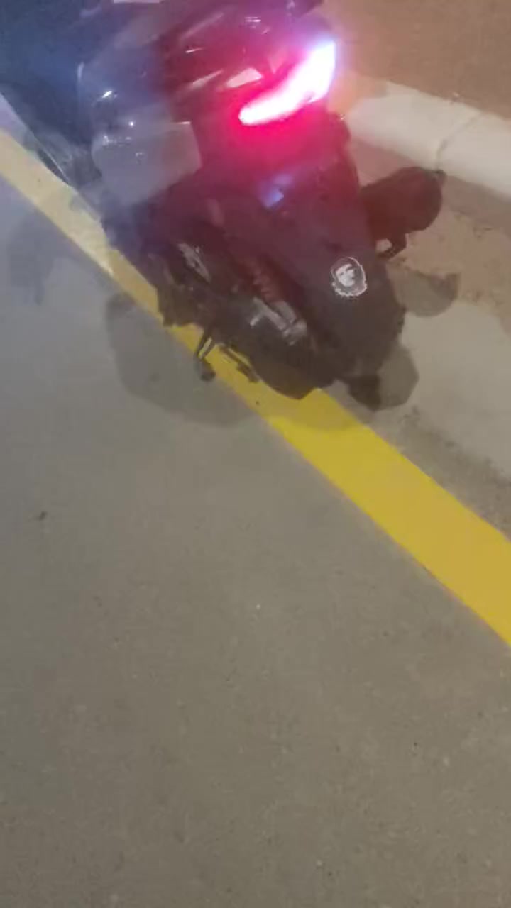 سكنس للبيع الدراجه جديده كل نقص مابيه هندر سلف كهربائيات حداديه جديده كفرات مابيهن فطر الدراجه ياباني زوج دبلات خلفي مو دبل واحد الدراجه خير من الله شلعه معدل نوعومه دراجه ماذب عليه الف الاستفسار خاص


**إذا كنت صاحب هذا الإعلان وتريد حذفه لأي سبب، رجاءا أرسل رسالة إلى الدعم الفني**