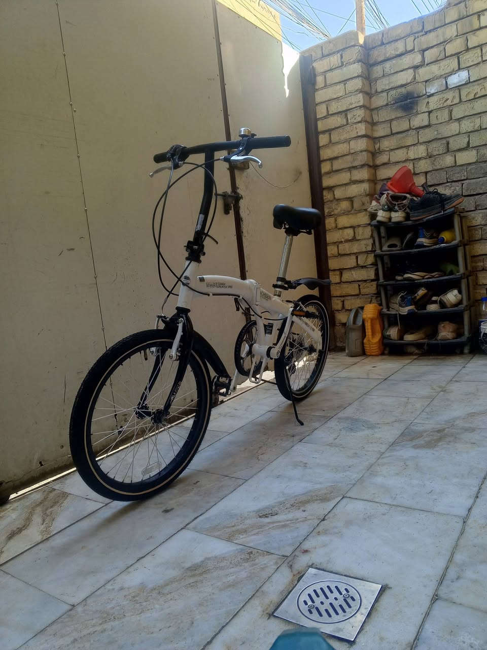 السلام عليكم
بايسكل ياباني للبيع كسر حاوية سعر 100 وبي مجال المواصفات :-
1- لون ابيض 🤍.
2- حجم البايسكل 20🤍.
3- نوع المعدن المنيوم 🤍.
4- تايرات خط ابيض كتان اصلي 🤍.
5- كير خلفي 6 نمر شغال 💯.
6- بريك امامي + خلفي شغال 💯.
   مكاني بغداد الشعب شارع الصحة قرب سوق الصبح رقمي للستفسار *********** . يتوفر خدمة توصيل بغداد فقط.
