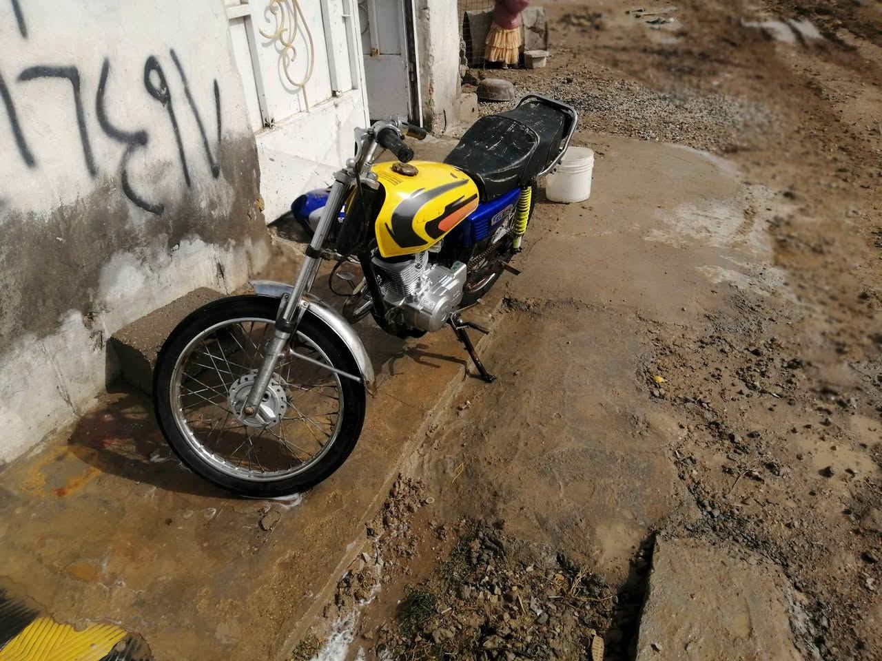 سلام عليكم دراجه كلك لبيع مكينه جديده بعدهي عل سحك دراجه خير من الله سعر 325وبيهة مجال ***********
