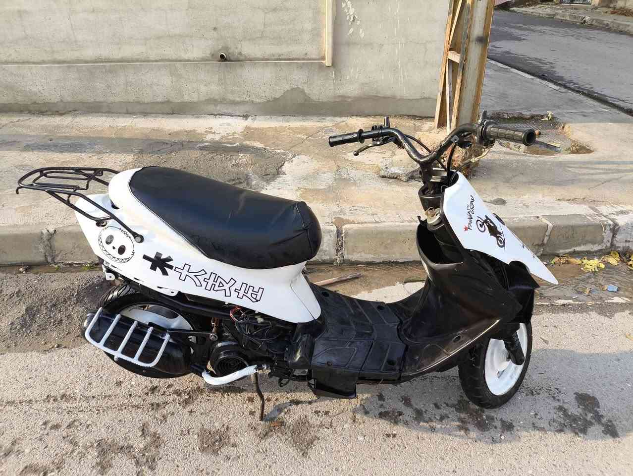 للبيع نحله رياضي 
تحريكه ومعدل نار
مكينه خرسه تايرات جدد 
كهربائيات كامله
السعر.250
الشراي على رقم***********
