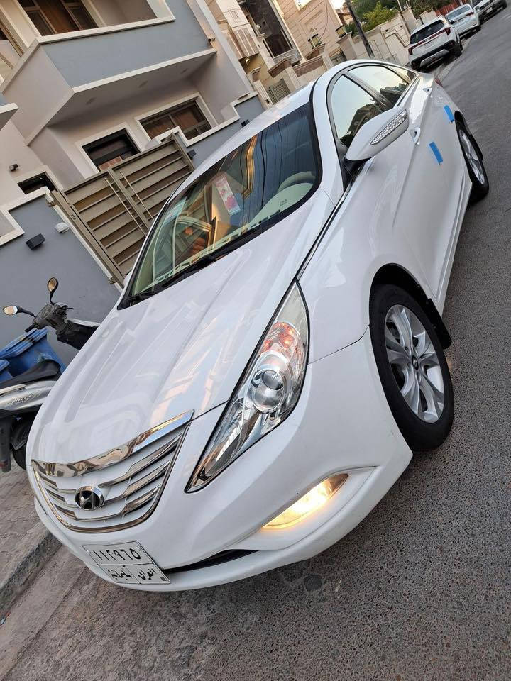 السياره موديل 2012 خليجي
ماشيه ١٢٧ الف حقيقي 
السياره سنويتها تسقط با 2026 بشهر ٨ 
السياره بيها رش بنيد وجاملغ خلفي ما مبدل بيها ولا قطعه 
كلشي شغال بيها وحداديه جديده والمكينهً هم جديده مكان السيارة السعر $١١٨ 
بابل با جمعية مجمع بيروت 
***********
