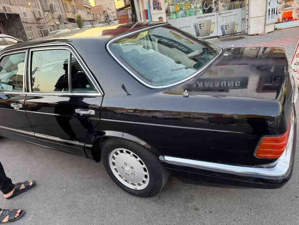 جامبو موديل ١٩٩١ مكينة ابلادي قبق اسود وكير مكفولة فتحة جام كهرباء مابيها ضربة بس البنيد بي معجون الداخل جلد اسود االسيارة مكفولة وترايك وبن متريد سعر ٧٥ وبي مجال بسيط الاتصال ***********
