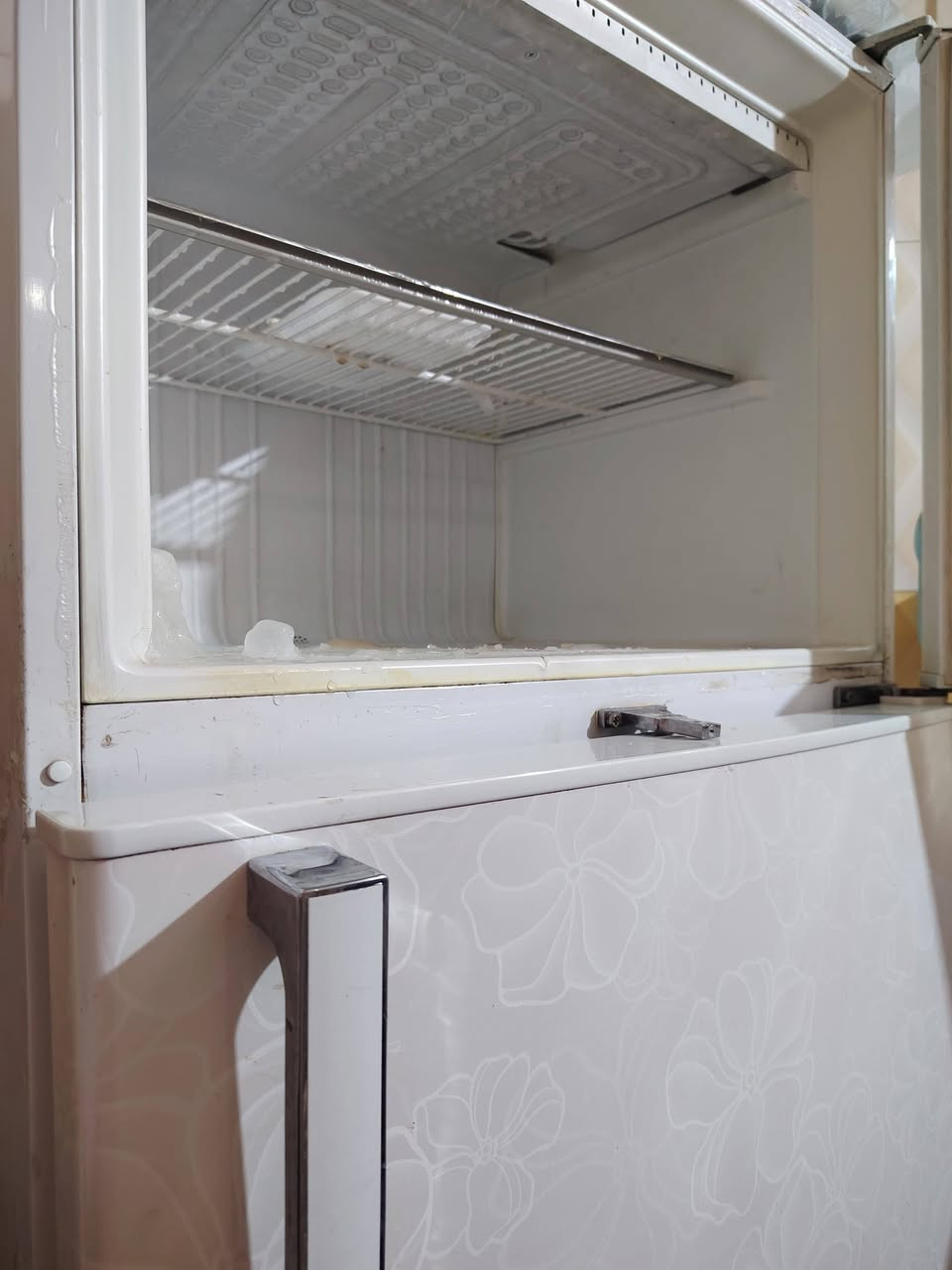 ثلاجه للبيع الاستفسار الرقم ***********
