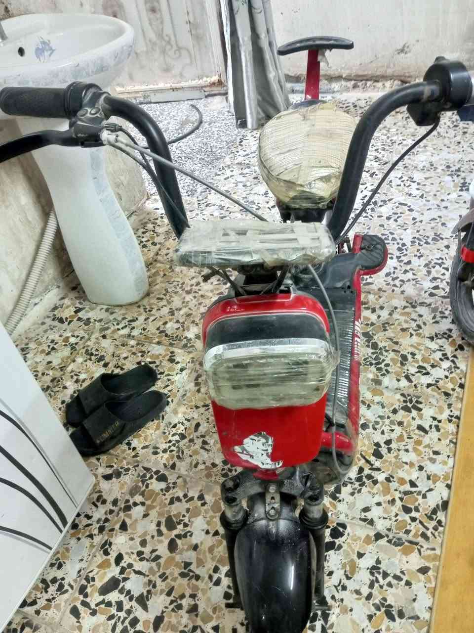 دراجه شحن للبيع مستعمله حجم14شغاله تمشي بطارياتهه كلش نضيفات صار شهرين امبدلينهن عنوان الشعب حي البساتين  مقابل المحكمه  رقم ***********  سعر 170
