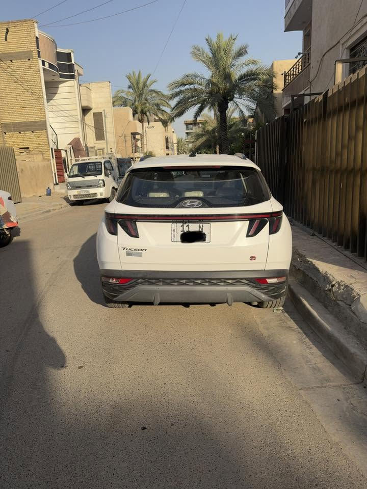 السلام عليكم 
توسان 24 خليجي للبيع 
سيارة مكفوله من كلشي ومواصفات الخليجي معروفة تجي فول عدا بانوراما 
ماشية 53 الف كيلو
رقم بغداد الإنكليزي بأسمي تحويل ثاني يوم
1- السيارة نوعية تبديل دهنها هو شل وأخذه من الوكالة بالكرادة حصراً   
2- البانزين محسن او سوبر فقط فقط ابد ماشامه ولا تعرف شي اسمه بانزين عادي !!
3- سيارة نظيفه ومعتنين بيها حيل وبلادية ع وضع الشركة 
يعني مال بيت ع كد داخل المدينة
4- سيارة ماعليها اي غرامات واذا اكو ف اني أتحملها 🌹 
مكان السيارة بغداد - شارع فلسطين 
السعر 205$ وبيها مجال 
للأستفسار 
***********
