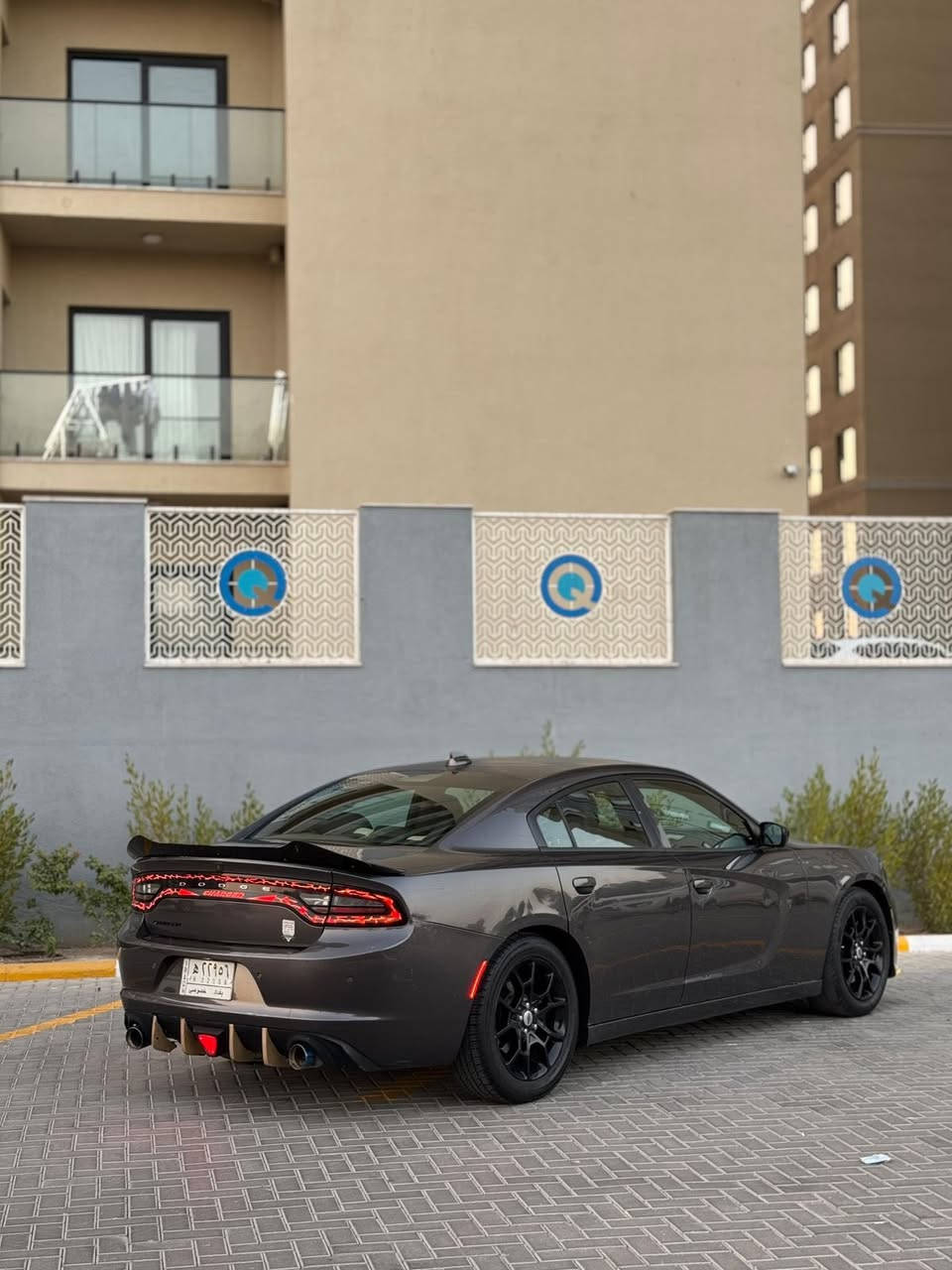 السلام عليكم 

جارجر 2018  ( 3600 )  فور ويل  
صدر  امامي + خلفي جديد 
باتري جديد 
ماء راديتر جديد 
فيتيم + المساعد جديد 
تايرات تخم جديد 
 هزة وفحص وسنوية جديد تحويل  مباشر 
رصعات بالقمارة اثر البنيد 
السيارة حلوه وجاهزة 

السعر. 150  ورقة 

مكاني بغداد   ***********
***********
