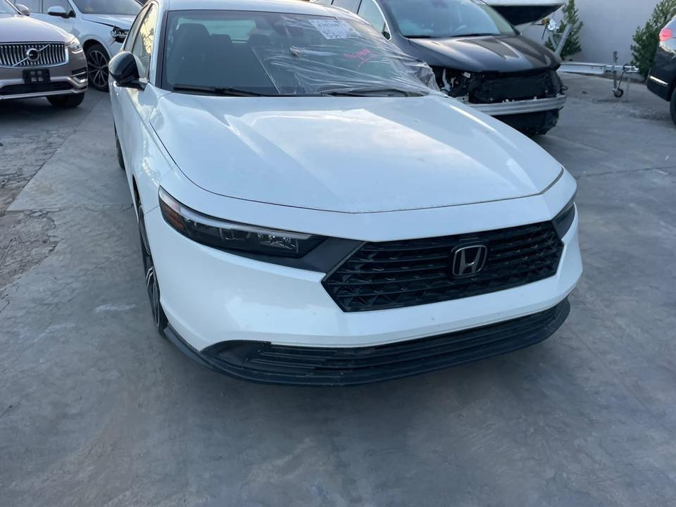 هوندا اكورد هايبرد سبورت 2024
موجوده بالحره سعرها ١٤٧ 
حادث جانبي ايربك برده فقط 
هـ/ ***********
