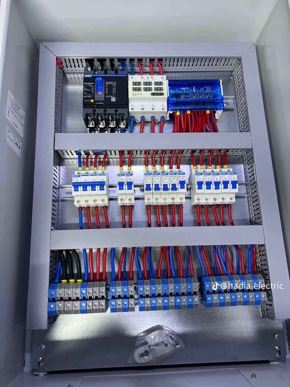 مستعدون لتئسيس الكهرباء في جميع مناطق البصره والعطال المنزليه والبنلات atS بحدث انضمه وحمايه متكامله للستفسار ***********حسين الكهربائي
