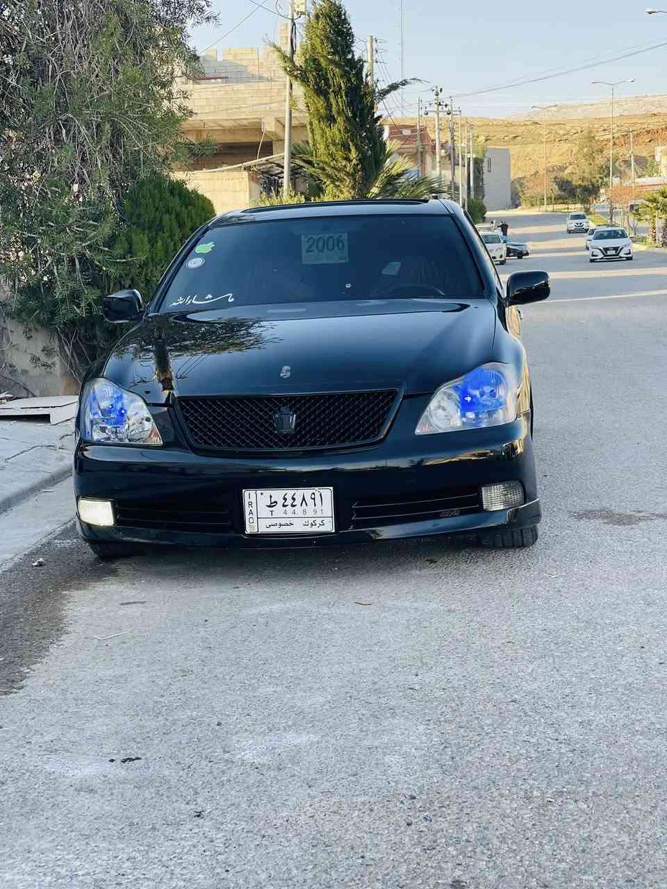 سه‌ره‌تا به‌ناوی خوای گه‌وره‌
تویتا كراون شاهینه‌

براوه‌ براوه‌

182 گه‌وره‌ به‌ گه‌وره‌

قه‌پات مواسه‌ڤات 

سلایت كوشن جلد ئاوینه‌ شه‌ڤت و كاره‌بایی

سه‌یاره‌كه‌ ره‌شی قه‌تران

تازه‌ حه‌مام و پۆلیش كراوه‌ به‌س شه‌وق ئه‌یاته‌وه‌ ما شه‌ الله‌ 

بنی تون كراوه‌ته‌وه‌ جركه‌ی تیانیه‌ تۆپ سوكان ی جاكراوه‌ جامه‌كانی هه‌ل گیراوه‌

ته‌بریت ساردی و گه‌رمی بۆ به‌سراوه‌ به‌شه‌رت 

مه‌كینه‌ی دوكه‌لی نیه‌ له‌ ڤه‌سله‌یا بیسوتینه‌ دوكه‌ل ناكا كامل جایز كراوه‌ سه‌یاره‌ 

داعم و لیدراویی نیه‌ پشت و پیشی كه‌پسه‌ سه‌قڤی وه‌ك شوشه‌یه‌ بۆیاخی نیه‌ 

جوار ویل دینگه‌ی جوانی له‌سه‌ره‌ تایه‌یی تازه‌ به‌ستراوه‌ 

مالی دۆسته‌ كامل جایز كراوه‌ دینار مه‌سروڤی نیه‌

سعری ٥٦ گه‌لاو مه‌جالیكی برایانه‌ی تیایه‌

ره‌حمه‌ت له‌ باوكت موشته‌ری نیت مالی كه‌س سوك مه‌كه‌و له‌ خۆته‌وه‌ ره‌قه‌م لی مه‌یه‌ سه‌یاره‌كه‌ وه‌ك شوشه‌یه‌ ئیتر شتی جوان باره‌ی جوانی ئه‌ویت

***********

ڤایبه‌رو واتس ئه‌پی له‌سه‌ره‌

شوین ناحیه‌یی ئاشتی كۆیه
