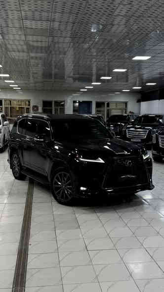 🔻 Lexus Lx600 2023 F-Sport edition 🔻

السيارة بحالة الوكالة

لكزس F SPORT _ F1

مكفوله من الصبغ والبارد. 
موديل 2023 

ساز اصل 

🌀محرك : 
3500 سي سي
6 سلندر 
توين تيربو 
عدد الاحصنة 409 حصان
ناقل حركة 10 غيار 

عدد الكيلو مترات 38000  

 
⭕️اللون : اسود ميتاليك من الداخل احمر 
❗️المواصفات :

فتحة سقف
مقاعد جلد 
مقاعد كهرباء مع ذاكرة تخزين لمقعد السائق
تدفئة و تبريد مقاعد امامية و خلفية
شاشة امامية ضخمة متعددة الخصائص
شاشة معلومات متخصصة بنظام ( المكيف / الفورويل ) 
 ديفلوك
تحديد مسار
رادار 
 مانع تصادم
حساسات 360 درجة 
 كاميرات 360 درجة 
 بصمة تشغيل 
بصمة دخول دخول
لوحة تحكم خلفية للمكيف 
 ثلاجة بالوسط
صندوق خلفي كهرباء 
 عداد ديجيتال
شاحن لاسلكلي للهاتف
Auto Hold
تحكم كهربائي بالطارة
ستائر جانبية
بخاخات اضوية
اضوية امامية زينون
اضوية امامية Led 
Paddle shifters 
Sound system mark levinson 
Ambiente lights 
Blind Spot monitor 
Lane assist 
Wireless charger 
Head up Display 
Navigation 
Apple car play 
Voice Command 
Mts & crawl control
 العنوان 📍بغداد الراشدية 

هاتف *********** 
⚜️السيد مهدي المعموري للسيارات⚜️
شكراً للجميع • 🤍

