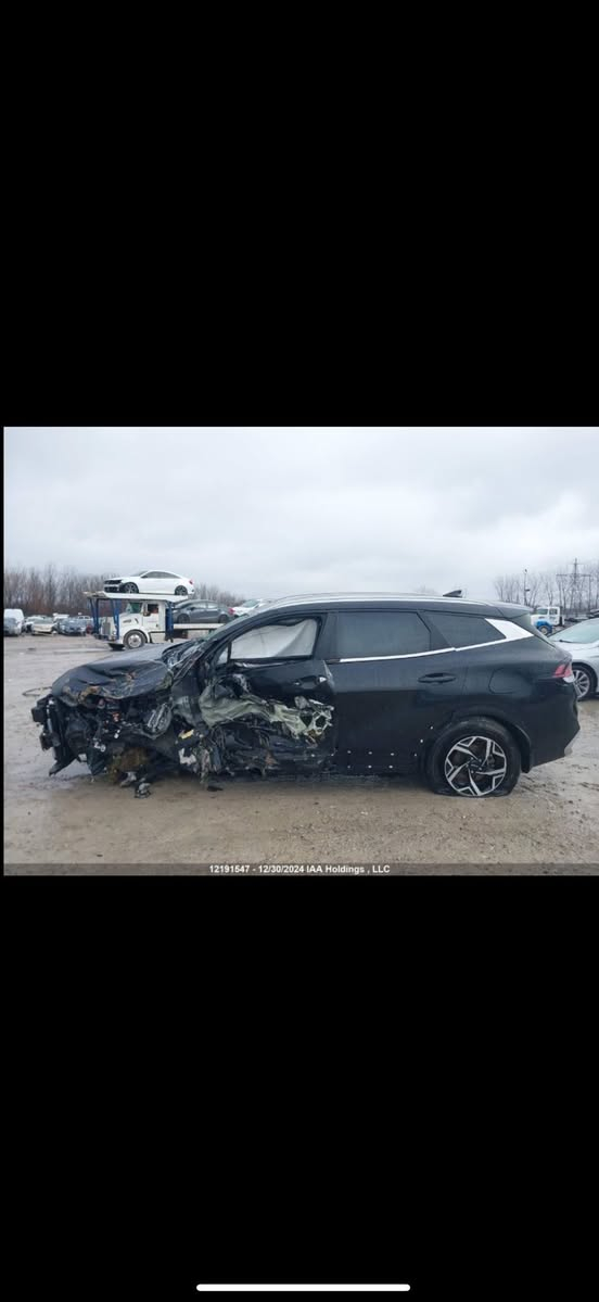 السلام عليكم
للبيع سبورتج 
موديل2023
ع حادثها سيارة منفيس بسمي 
دافع كمركها 
سعر96ورقة وبي مجال 
الاتصال***********
مكان سيارة بغداد حي قادسية
