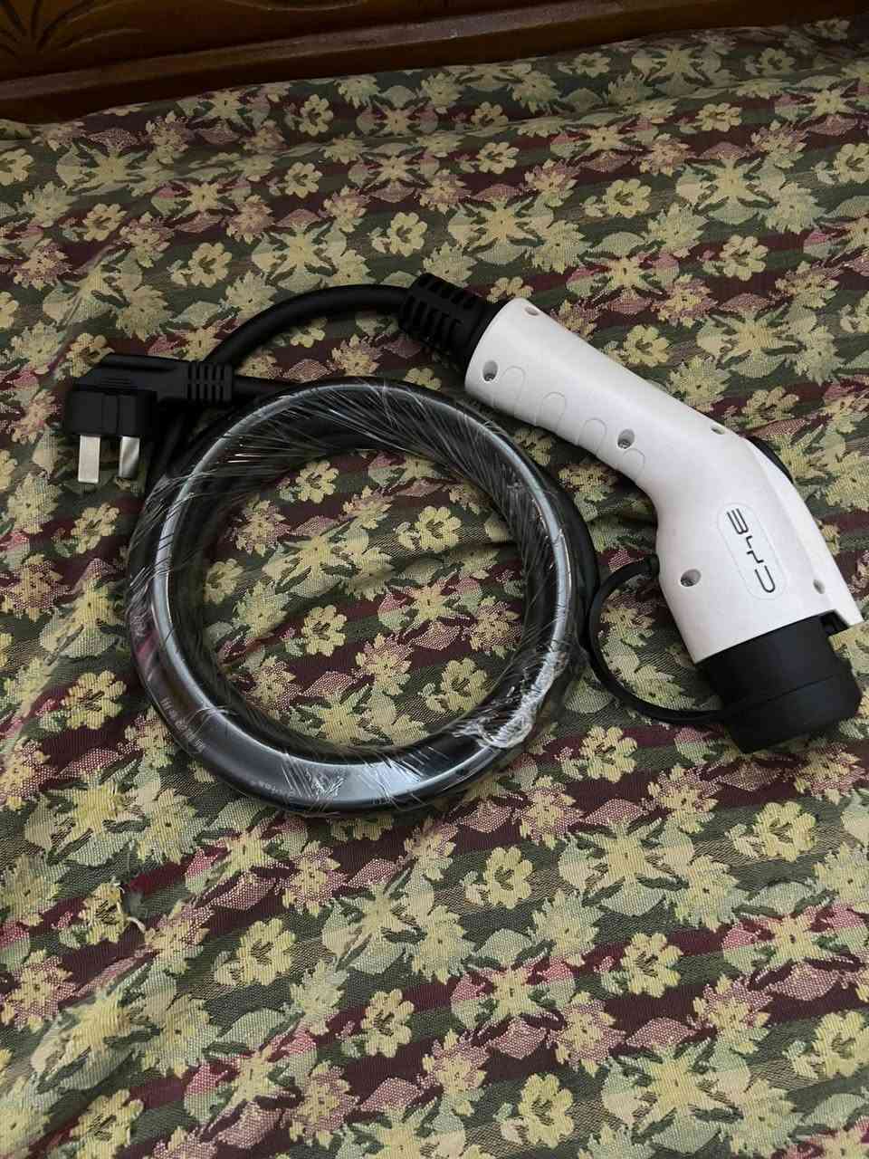 السلام عليكم
تتوفر شواحن لسيارات بي واي دي اصليه مو تجاريه 16 أمبير مو 8امبير يعني شحن سريع راح تشحن سيارتك 75  الف ويوجد توصيل لكافة محافظات العراق 
للحجز الاتصال على***********
