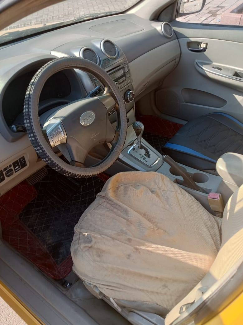 السلام عليكم
بي واي دي 3G 2013
سياره خير من الله 
مكينة وكير خير من الله 
صدر امامي وخلفي جديد 
كهربائية كله شغاله 
رقم انكليزي بغداد 
رقم:***********
العنوان: بغداد مدينه الصدر قطاع 44
