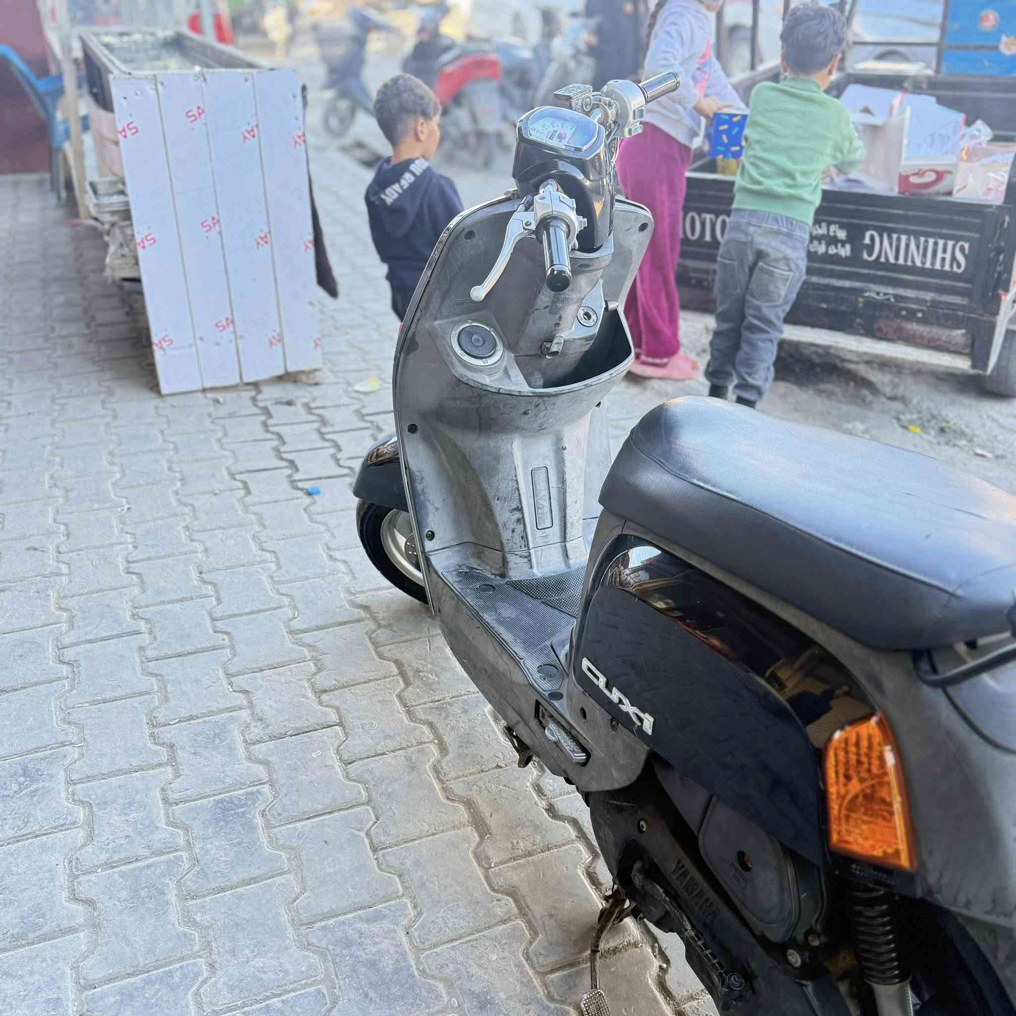 السلام عليكم  دراجه ماكس بوليسي للبيع كفرات مختم الدارجه انضف من الصوره مكفول مكينه وشاصي السعر 800 وبيه مجال حك الجيه مكاني كربلاء حي الغدير  الاستفسار النتصل عله الرقم غير متواجد عل خاص ***********
