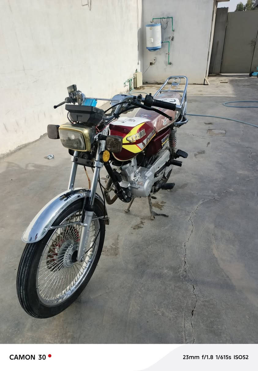 سلام عليكم دراجه تايكر24 نضيفه اوراق كامله نقصهه باتري واشاره وحده السعر 600بيهه مجالل عنوان سراجق طريق دلي عباس رقمي ***********
