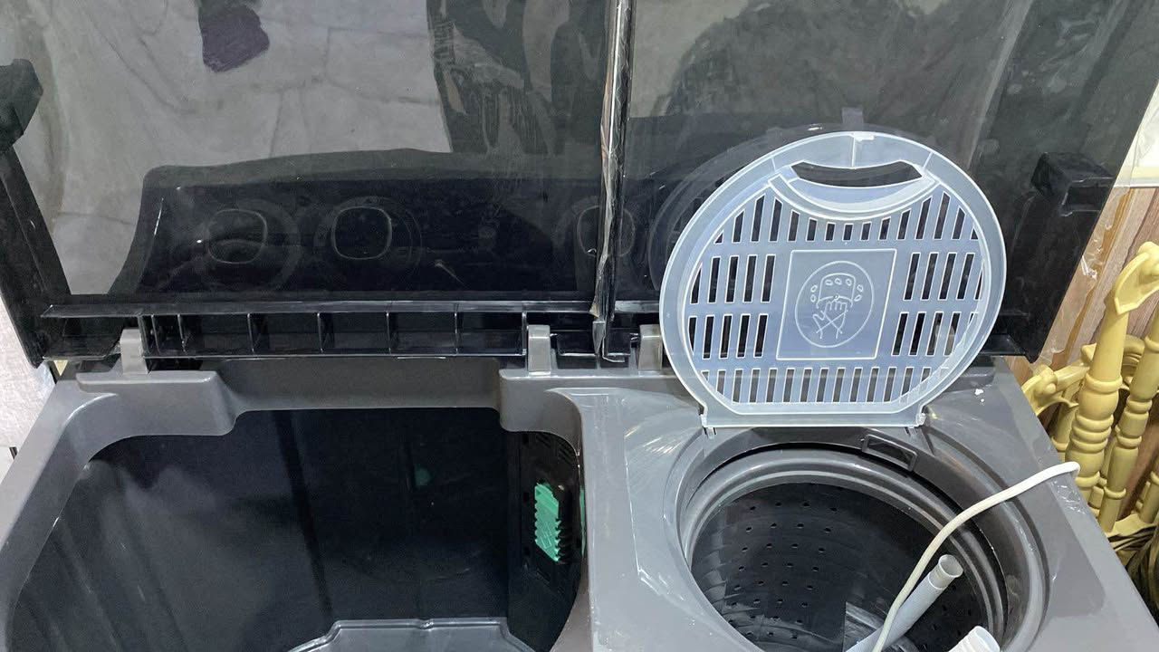 غساله جديده ما مستعمله بعدها بغلاف الشركه سعتها 11كيلو من ماركه كراون الاصليه مع كارت الضمان لون رصاصي نهائياً ما مستعمله كامل ملحقات عنوان الجباسي شارع الوسطي قرب جامع ابو خمسين البصرة, العراق


**إذا كنت صاحب هذا الإعلان وتريد حذفه لأي سبب، رجاءا أرسل رسالة إلى الدعم الفني**