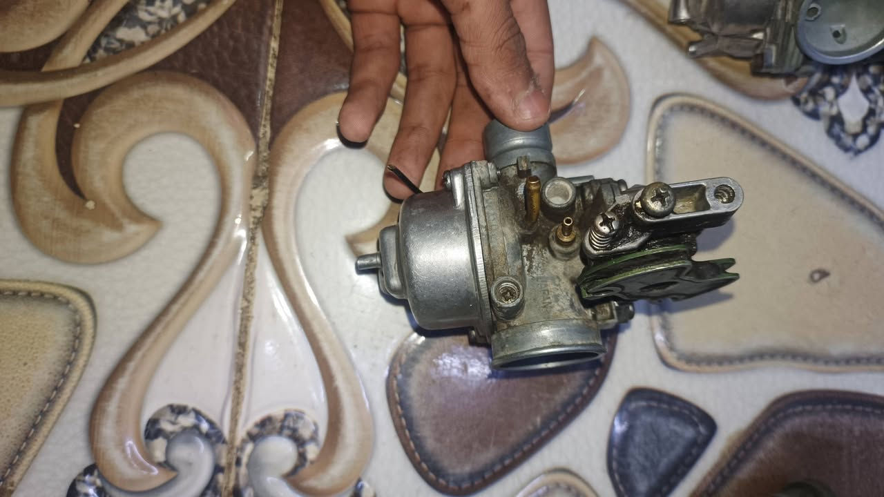 كابريترات 60 البيع
الاصليه بلاد ب 18
والتجاري ب13
والعضمه كابريتر بلاد نقصها بس طوافه ب7
وعقل 8خطوط بلاد شرط شغل البيع
***********
