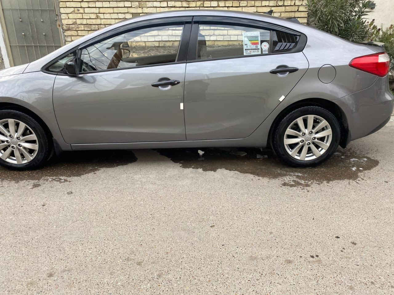 يا الله بسم الله
كيا سيراتو خليجي 
للبيع جديده ومكفوله وبسعر مناسب 
موديل 2015 
رقم بغداد انكليزي بأسمي تحويل مباشر 
محرك 1600  
كير اوتماتيك 
تحكم ستيرن.  حساس خلفي 
شاشه وكامره 
سياره جاهزه ونظيفه جدا داخل وخارج 
محرك  كير مكفول كفاله عامه لا فتح ولا تبديل 

السياره مكفوله لا ضربه ولا صبغ ولا تبديل  ولا اشخوط جديده بمعنى الكلمه 
ماشيه 104 الف حقيقي 
تخم تاير جديد صدر امامي خلفي جديد 
مكانه بغداد منطقه حي الجامعه 
معروضه بسعر 120 وبيه مجال ان شاءالله وهذا رقمي للتواصل 

***********
