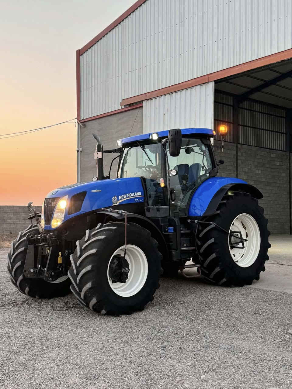 نیوهولند حجم 270 مودیل 2014  7000مشتغول 
رقم ساحیب 
***********
***********
