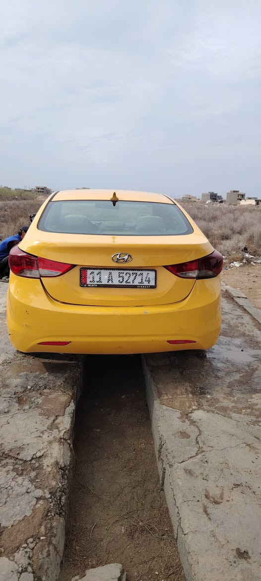 النترا  13 للبيع مكينه 1800 قطعتين بيها جاملغ وباب السعر92/
***********
