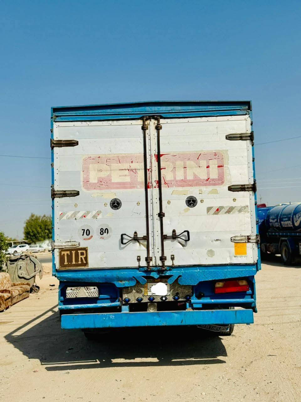 سلام عليكم مارسدس البه موديل91 رقم نينوه بسمي رقم انكليزي سياره جاهزه ل عمل بدي 6 وربع  تايرات 22 ونص ورك هوائي مكينه ع شرط شاصي مكفول سعر 120  وبيها مجال قليل مكان لسياره بلنجف حيدريه ***********
