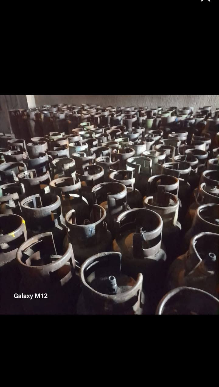 سلام عليكم خوان لدينا دباب غاز لبيع حديد سعر الوحدة 50الف نهايته العنوان حي الحسين القديم قرب الرعايه الرقم ***********
