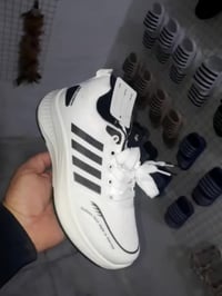 أحذية رجالي • أحذية نسائي • أحذية أطفال